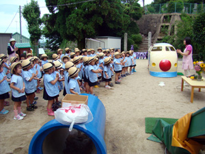 柳井幼稚園　園庭で